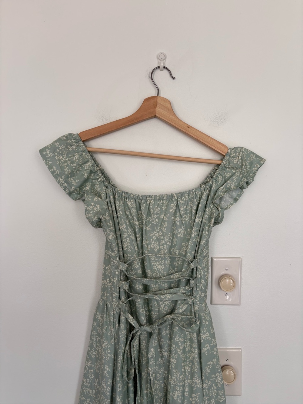Dreaming of Ivy || Milkmaid Dress Frill Sleeve Lace Up Back Midi Sage Green M - Picture 4 of 9